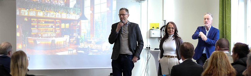 Bild på Björn Wärnberg, verksamhetschef Vuxenutbildningen, Pia Strömsholm, avdelningschef Arbetsmarknad och Stefan Einarsson, verksamhetschef Gymnasiet